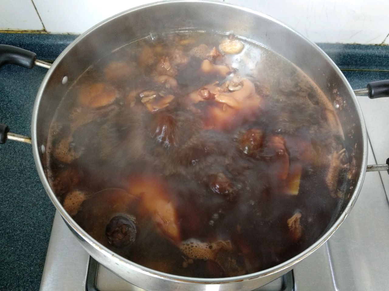 好吃又划算的酱卤猪蹄软糯q弹,皮开肉绽这道菜