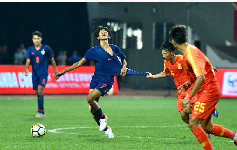 国足梅西单刀破门,盲人国足阿根廷