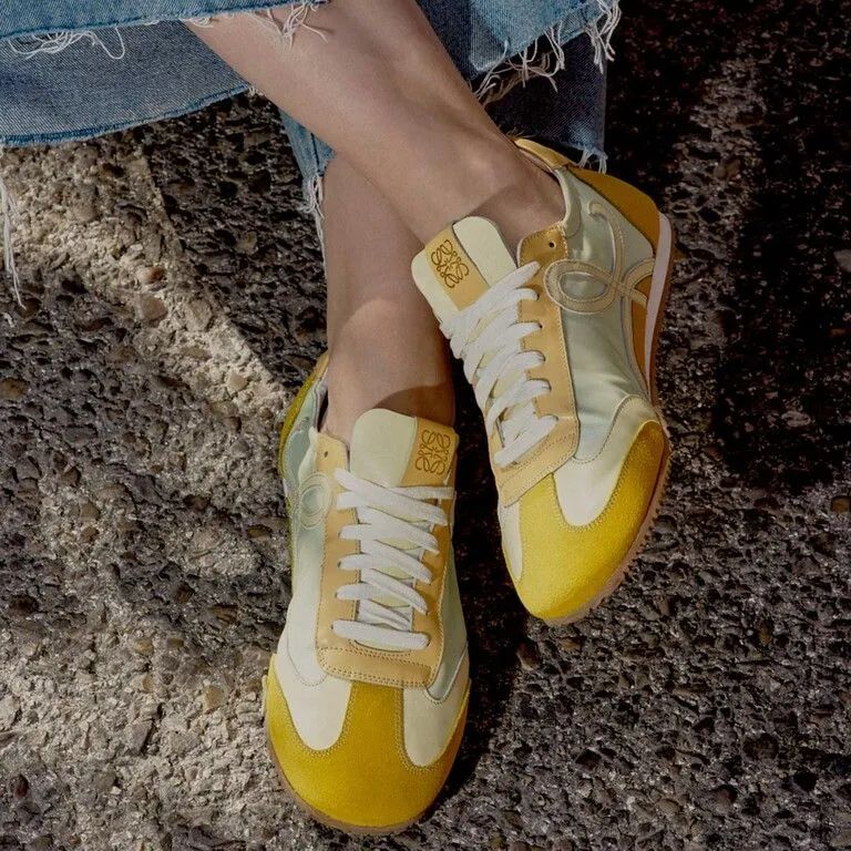 德训鞋奶油蓝白,白百何黑色德训鞋穿搭