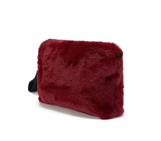 我花1000多块买的毛绒包，后来发现有点贵！