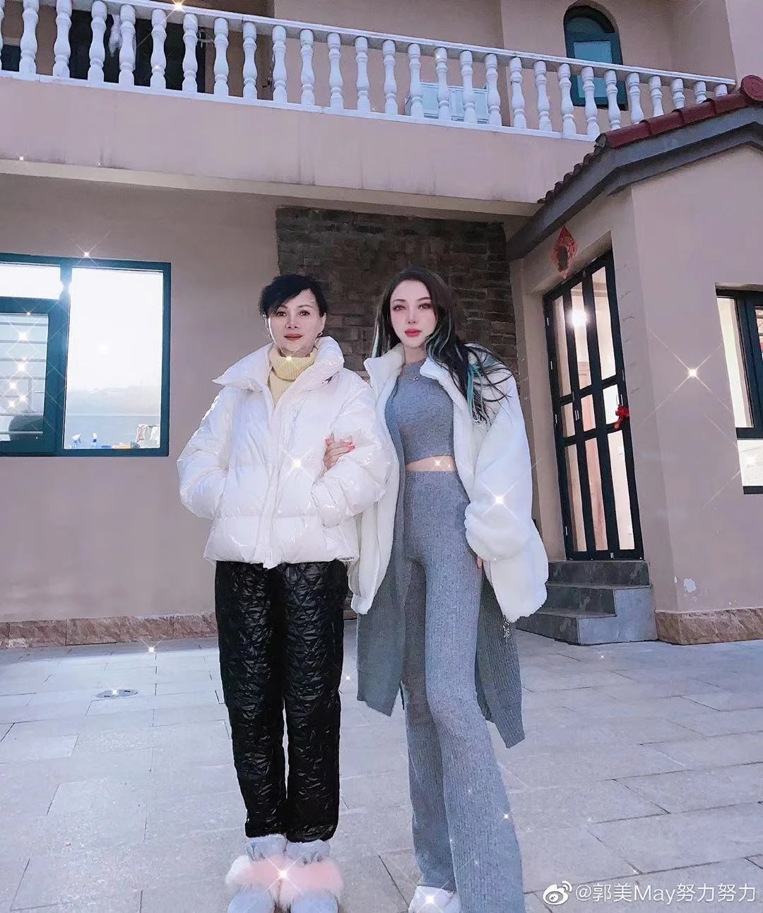 郭美美跟她妈妈照片,郭美美和妈妈一起采访