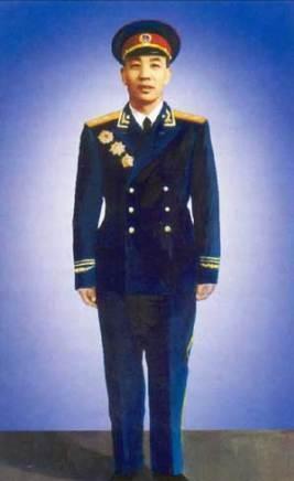 1955年授衔时，十二大军区的司令员都是谁，他们被授予了什么军衔