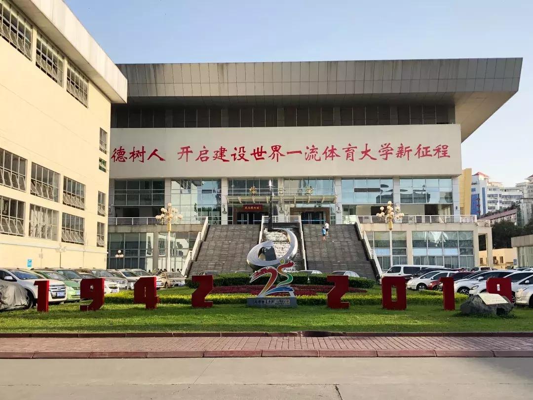 成体,一所靠“抓小偷”牢牢锁死热搜的学校