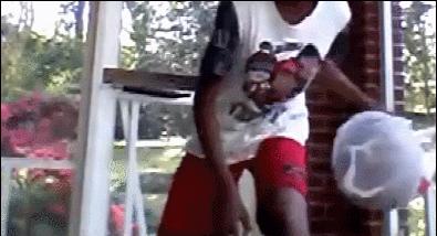 欧文教你用塑料袋控球,欧文惯用剪刀步技巧