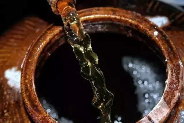 喝酱香型白酒的四大好处,酱香型酒对身体有什么好处