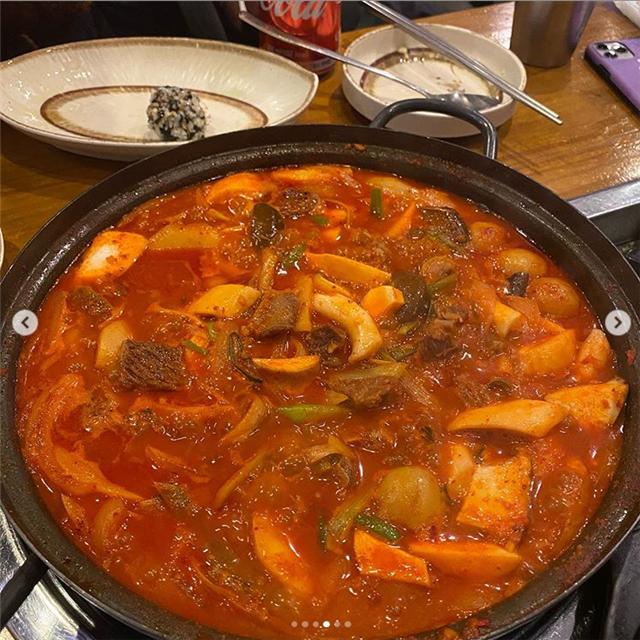 王思聪到外国旅游，网友求代购NBA球衣，他幽默回应惹人狂笑