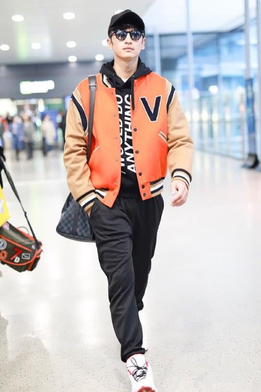 张云龙穿卫衣的照片,张云龙夏季穿搭