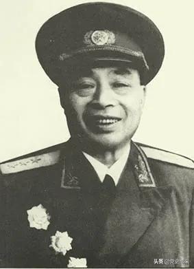 获得三枚一级勋章的少将,荣获三枚一级勋章的有多少人