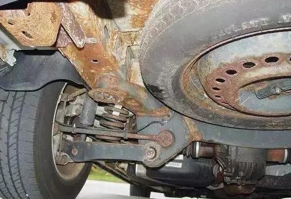 撒盐的路面怎么避免底盘生锈,冬季盐腐蚀车怎么避免