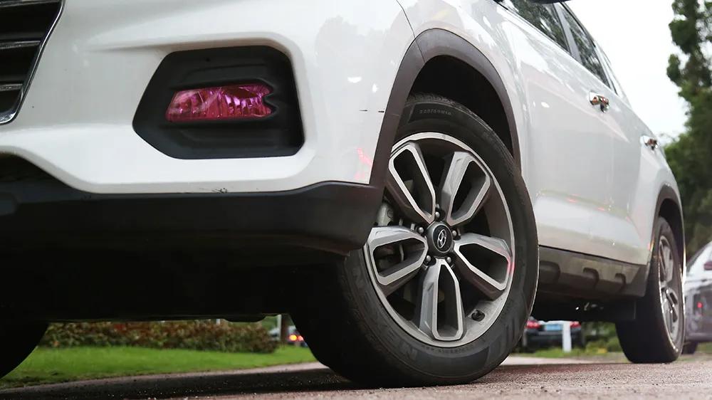 2.0l+6at,2019款ix35现代是前驱还是后驱