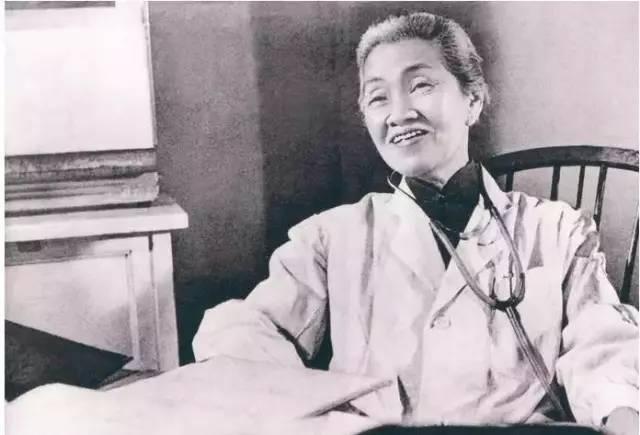 万婴之母是哪个医生接生的,我国第1位女院士被称为万婴之母