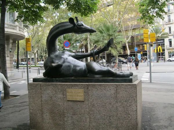 十大创意雕塑作品,创意雕塑100例