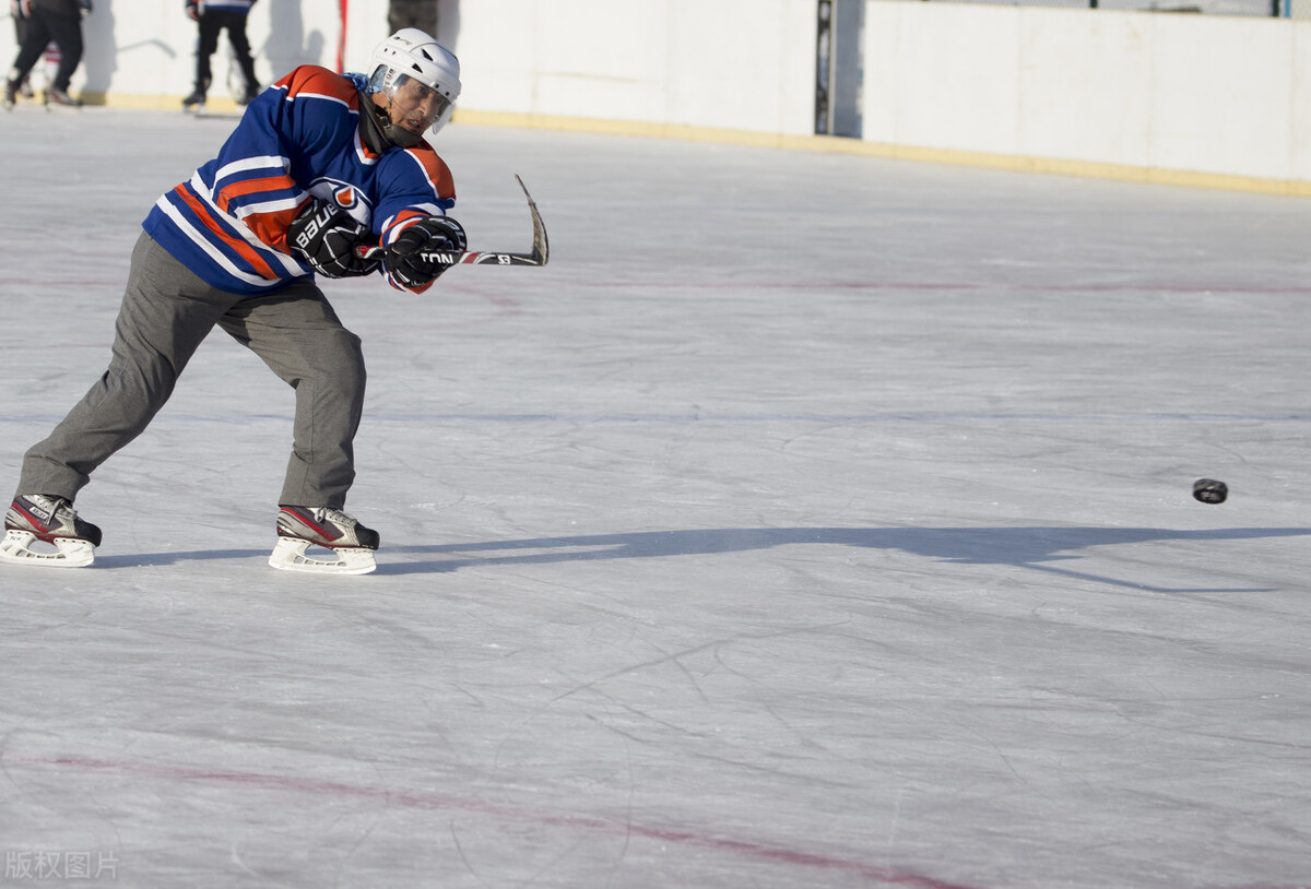 张家口滑冰场视频,张家口明湖滑冰场