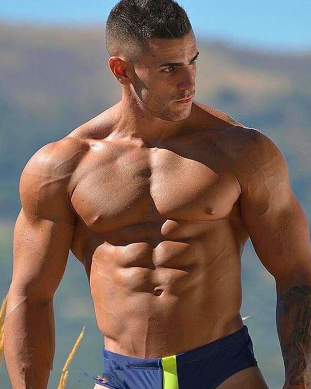 胸肌很难练大是什么胸型,胸肌好难练表情