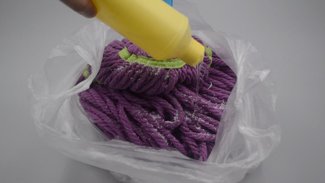 不管拖把多脏多黑，一个简单的方法，拖把洗完干净如新，真实用