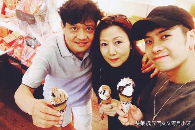 嘎嘎王嘉尔广东话,王嘉尔嘎嘎的名字怎么来的