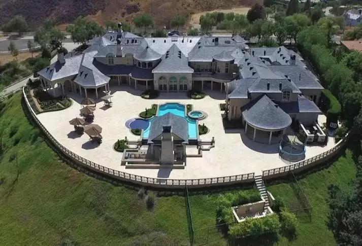 美国网红购豪宅,美国网红买下一万平城堡