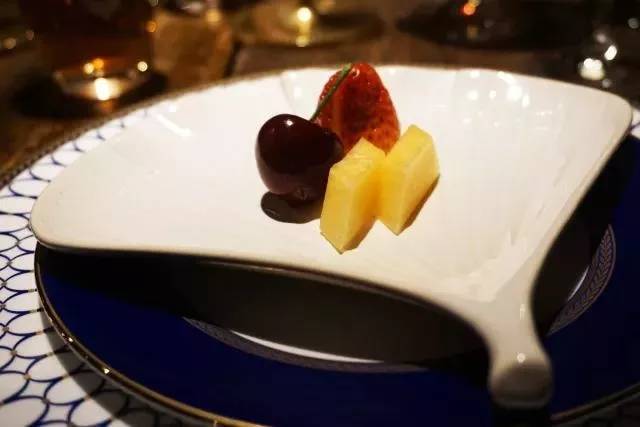 上海最贵餐厅一顿饭,在上海吃最贵的一顿饭多少钱