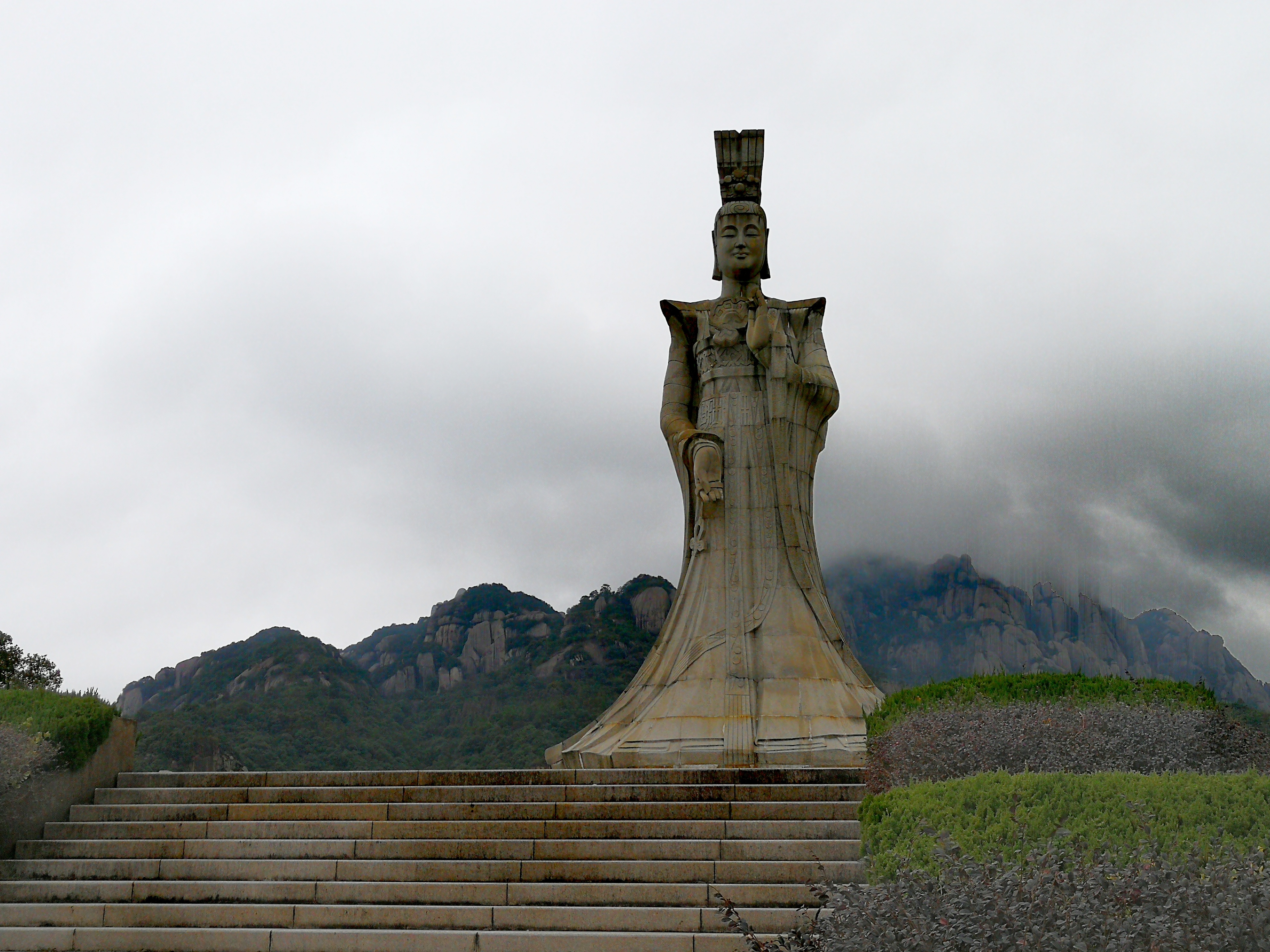 太姥山山顶日出,雨中的太姥山云雾缭绕
