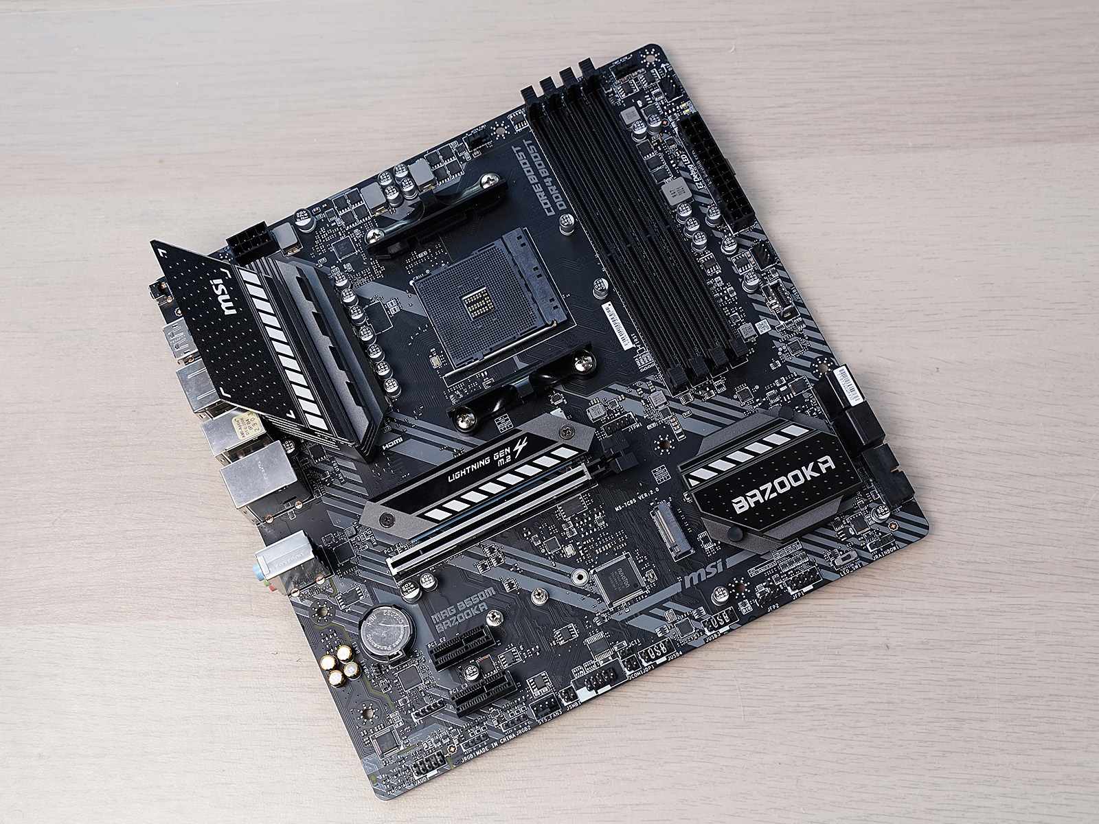 秀桌面：送老婆RGB全家桶PC，钱都花在光效上的感觉真棒