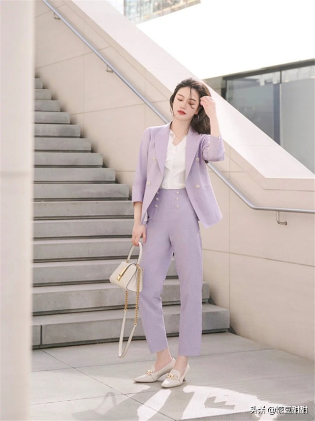 很壮的人穿西装怎么穿呢,穿西装为什么显得特别壮实