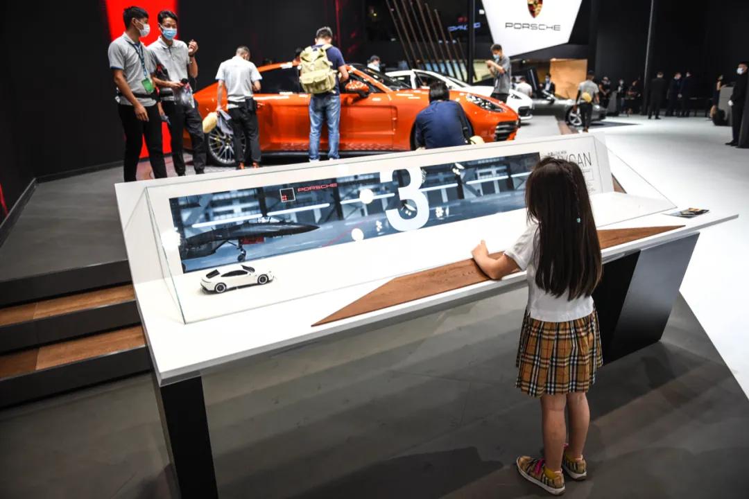 国产家轿不将就，现场堪比迪士尼，北京车展除了新车还看些啥？