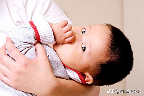 孩子头上头皮屑是癣吗,宝宝头上有头皮癣怎么办