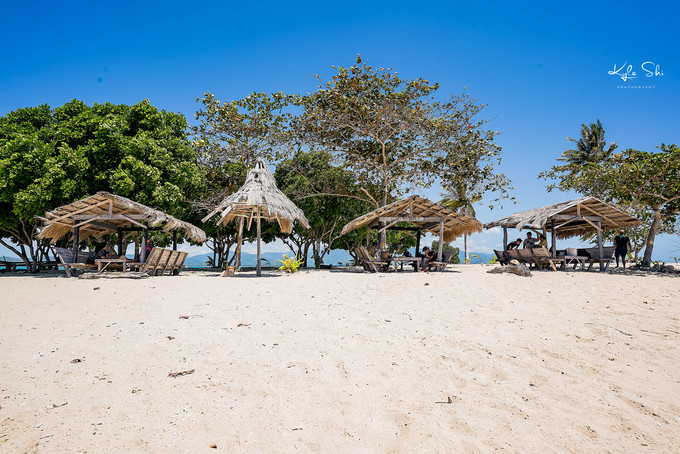 在海洋上与世隔绝的小岛,到大海里面就找一个小岛去生活