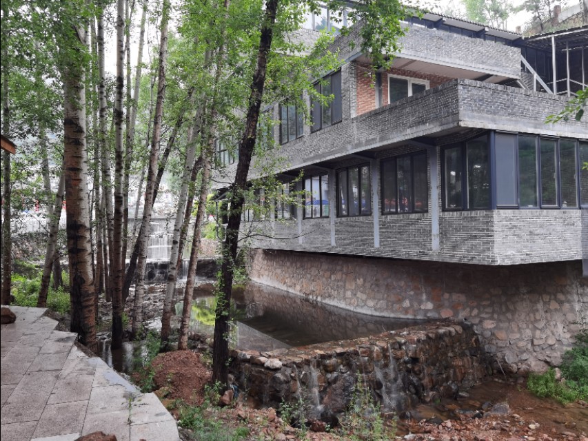 宿在驼梁，感受一种无忧的生活/郝贵云