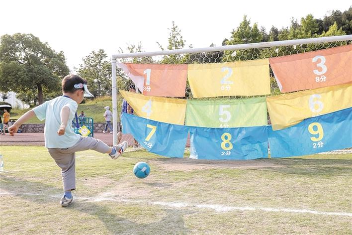 幼儿园足球教学的策略,足球应该怎么踢幼儿园