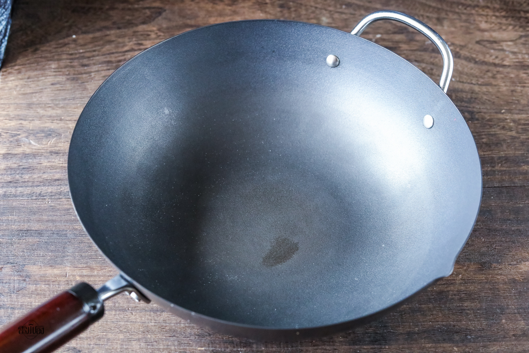 用过的铁锅怎么不粘锅妙招,铁锅第一次用怎么处理才不会粘锅