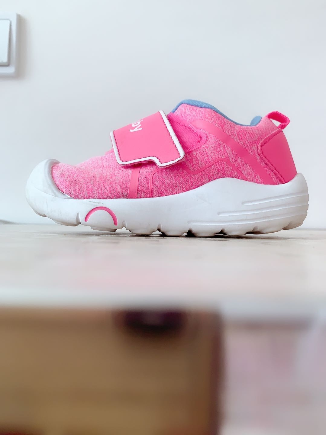 宝宝学步鞋什么牌子的对宝宝好 (婴儿学步鞋该怎么选择)