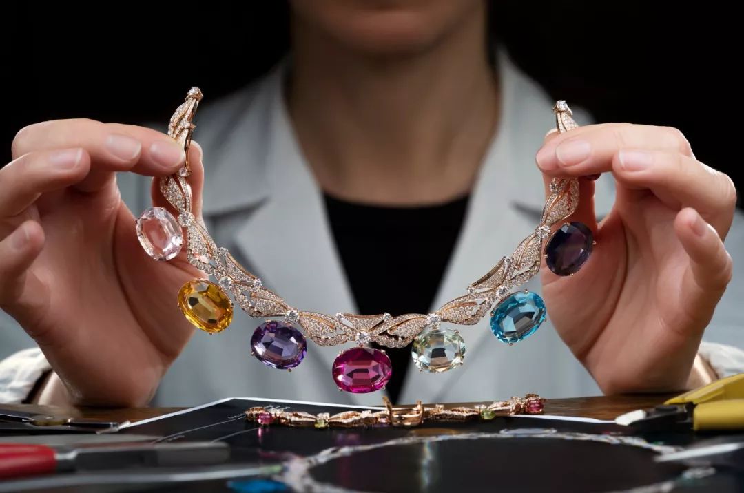 电影里经典首饰有哪些,这部电影中的珠宝价值几亿