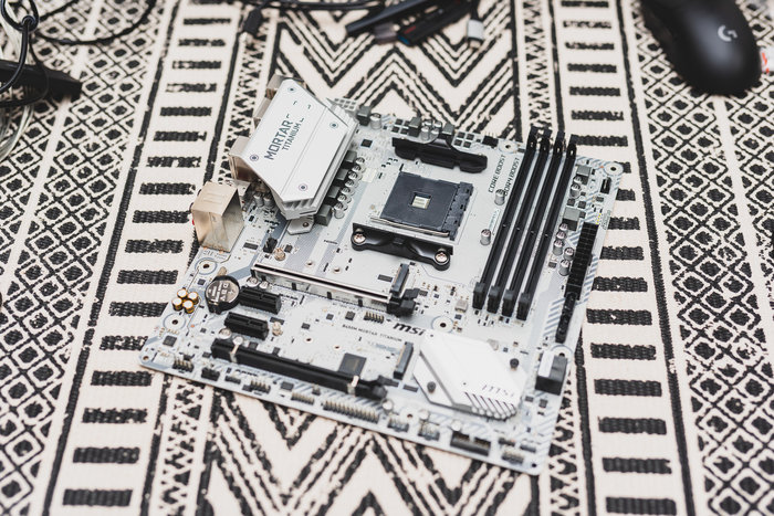 锐龙r7和i7哪个游戏性能好,锐龙73700x不配显卡玩游戏