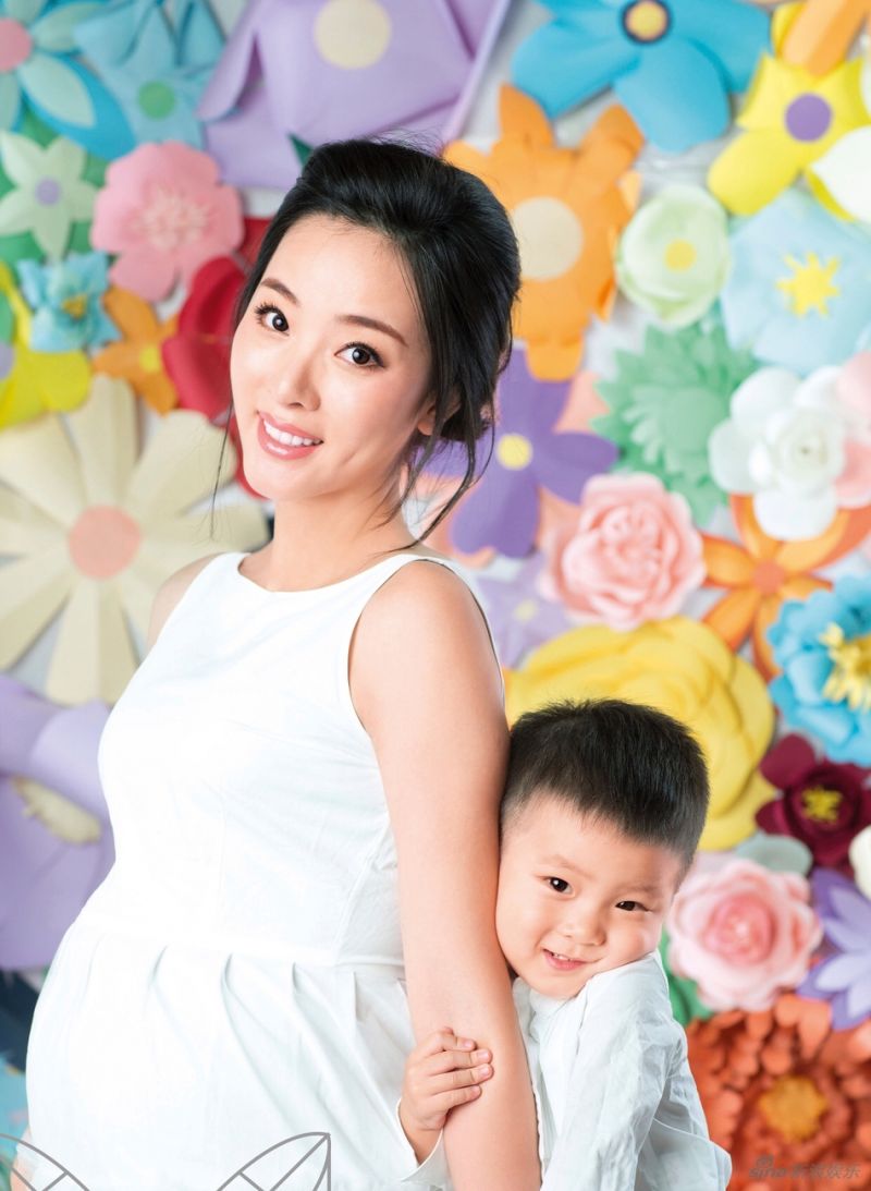 谢娜半个冰箱都是母乳！娱乐圈5位“背奶妈妈”，证明母爱真伟大