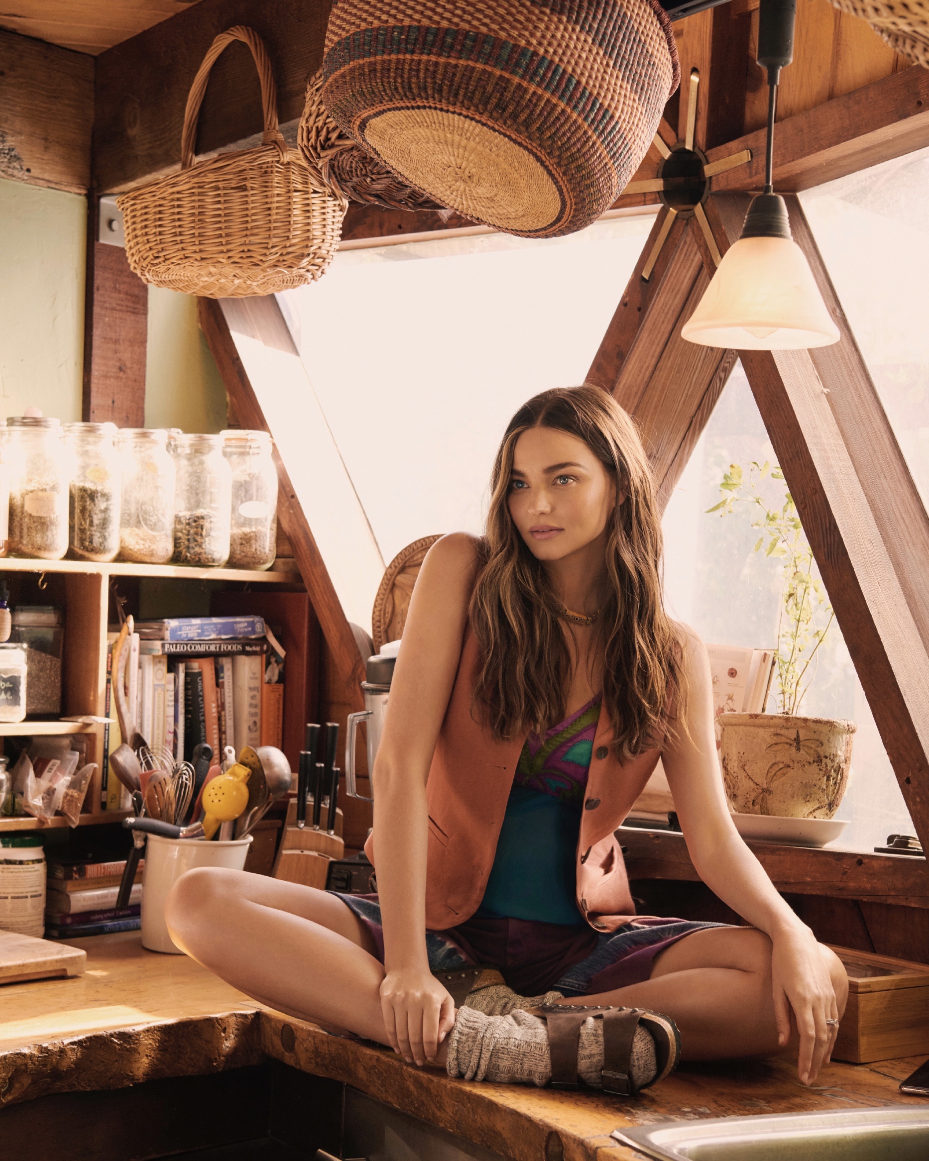 米兰达·可儿身穿白色衬衣出街,米兰达可儿发福双下巴