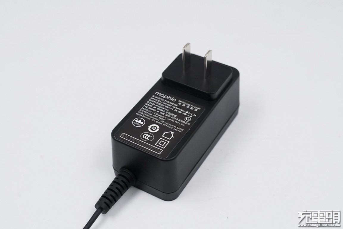 mophie二合一无线充电底座,mophie推出四合一无线充电器