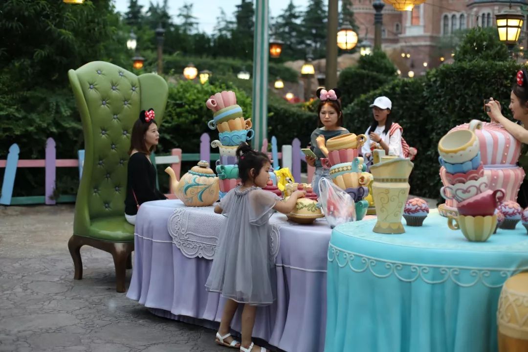 暑假两个人旅游要花多少钱,暑假两人去迪士尼多少钱