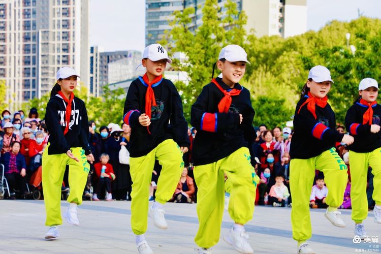 洛阳牡丹广场新疆舞视频,洛阳牡丹广场爵士舞