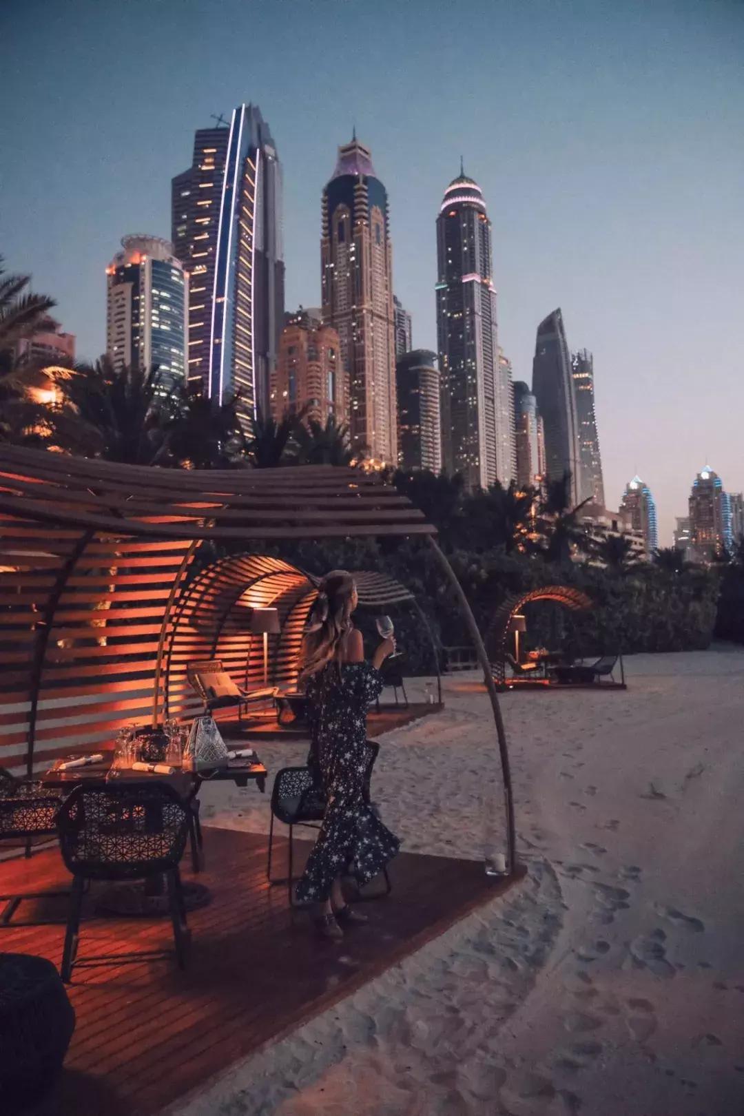 靠捡垃圾成了千亿富翁完整版,捡垃圾变成百万富翁