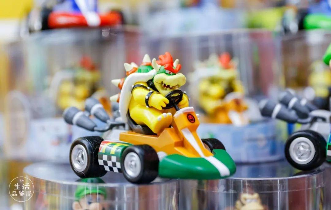 在魔都这家潮牌娃娃机店里，我竟然花了五块钱抓了个AJ