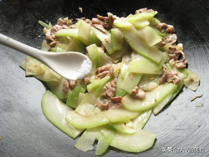 节瓜肉丝煲汤,节瓜煮粉丝肉丝的做法