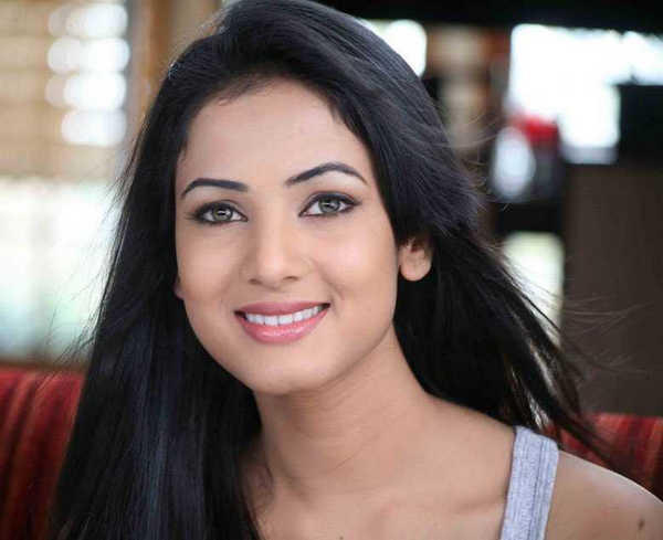 印度最漂亮女明星图片,印度美女颜值排名