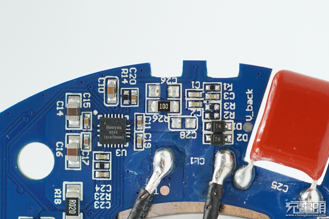 绿联无线充电宝拆解,绿联30瓦充电器拆解