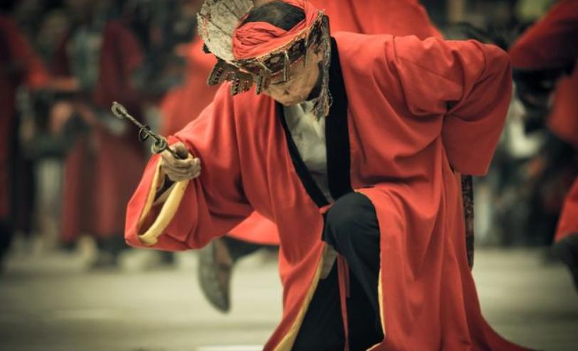 学大禹坡脚的姿态，喊“急急如律令”的咒语，浅析东汉巫觋的规范