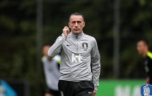 韩国国家队主力前锋黄义助,12强赛韩国黄义助