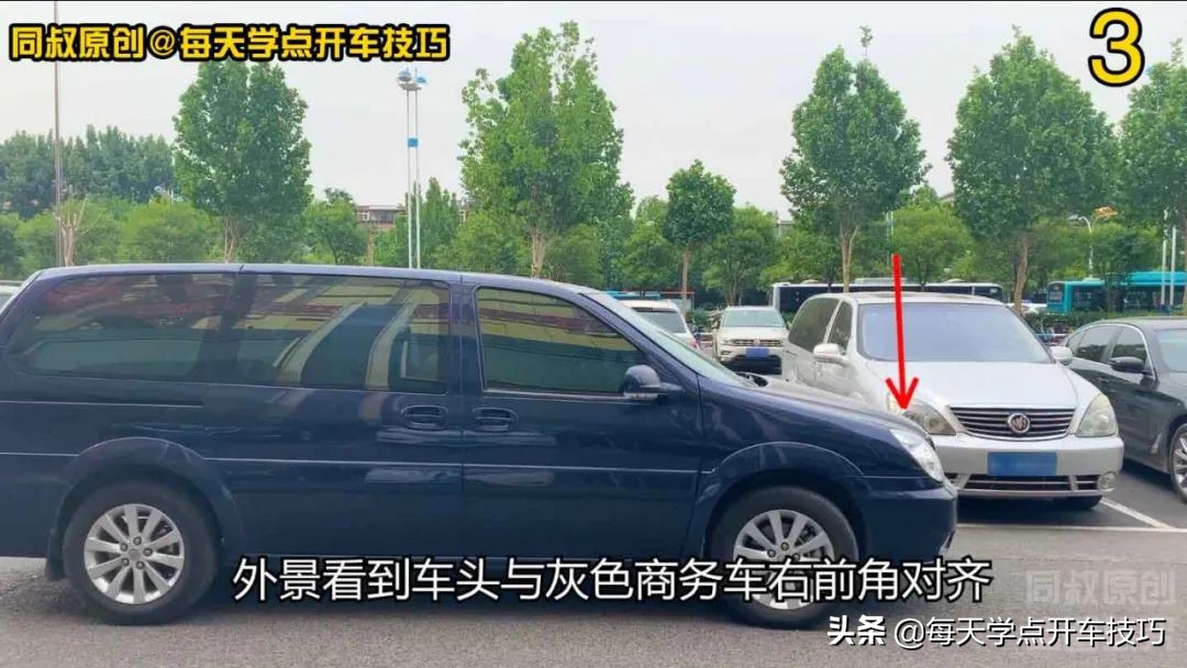 倒库怎样判断车头车尾不压线,倒库车没有顺直可以倒进去吗