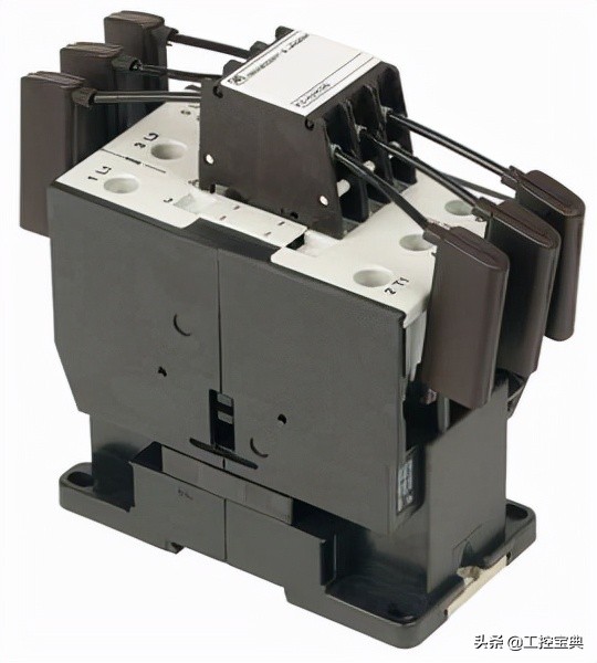 不要小看它可是大神级别的，几乎所有地方都用。就连马桶上都有