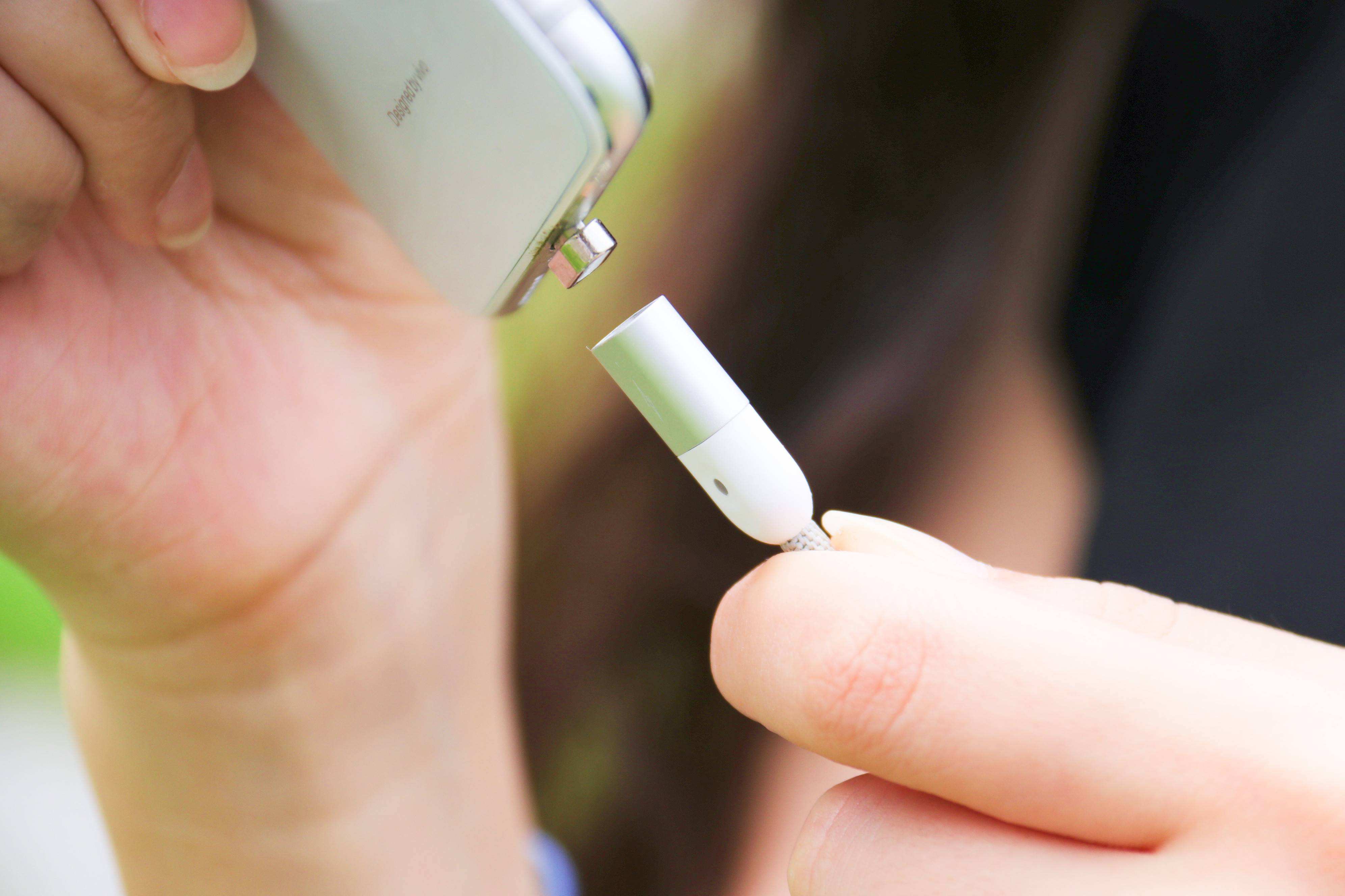 不买数据线只买快充头有用吗,网红磁吸数据线好用吗