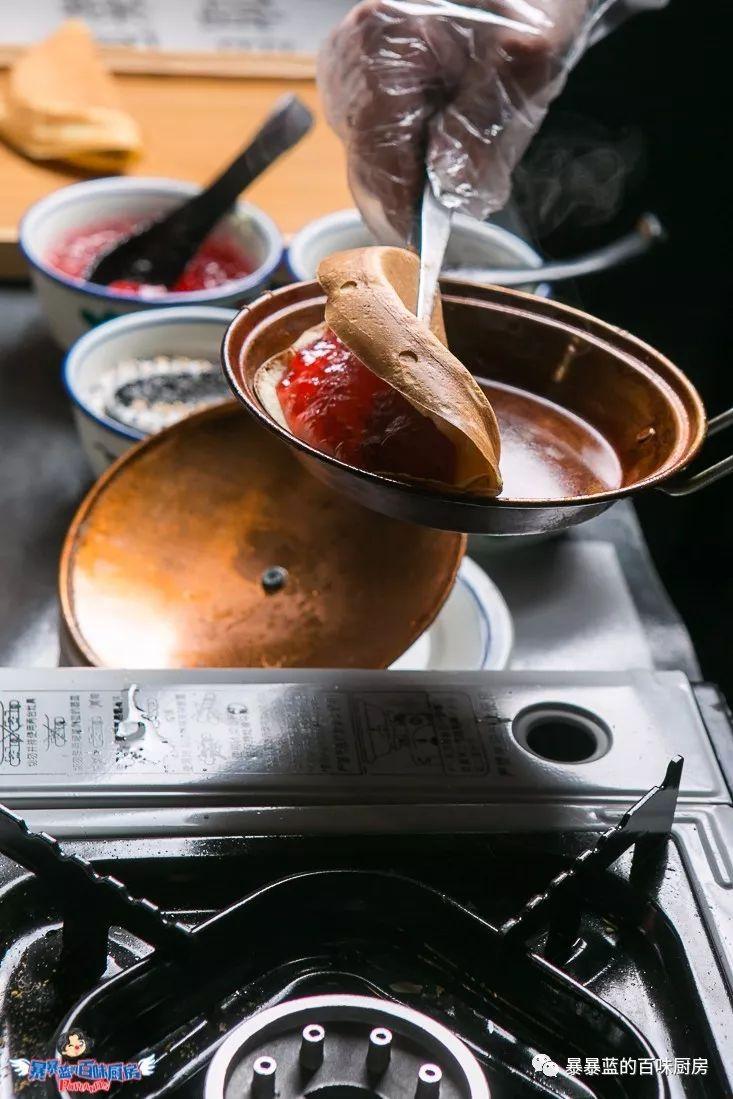 当成都老板爱上沈阳老雪,他开的串串香店锅底都有1瓶大绿棒